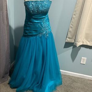 Camille La Vie Strapless Turquoise Dress